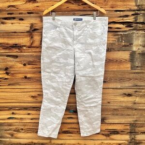 DEMOCRACY | “Ab”solution Light Wash Camo Jean Pants 16